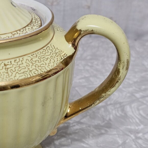 HALL Yellow Pottery Teapot #099S heavy gold trim 6-cup Vtg collectible USA - Picture 3 of 15
